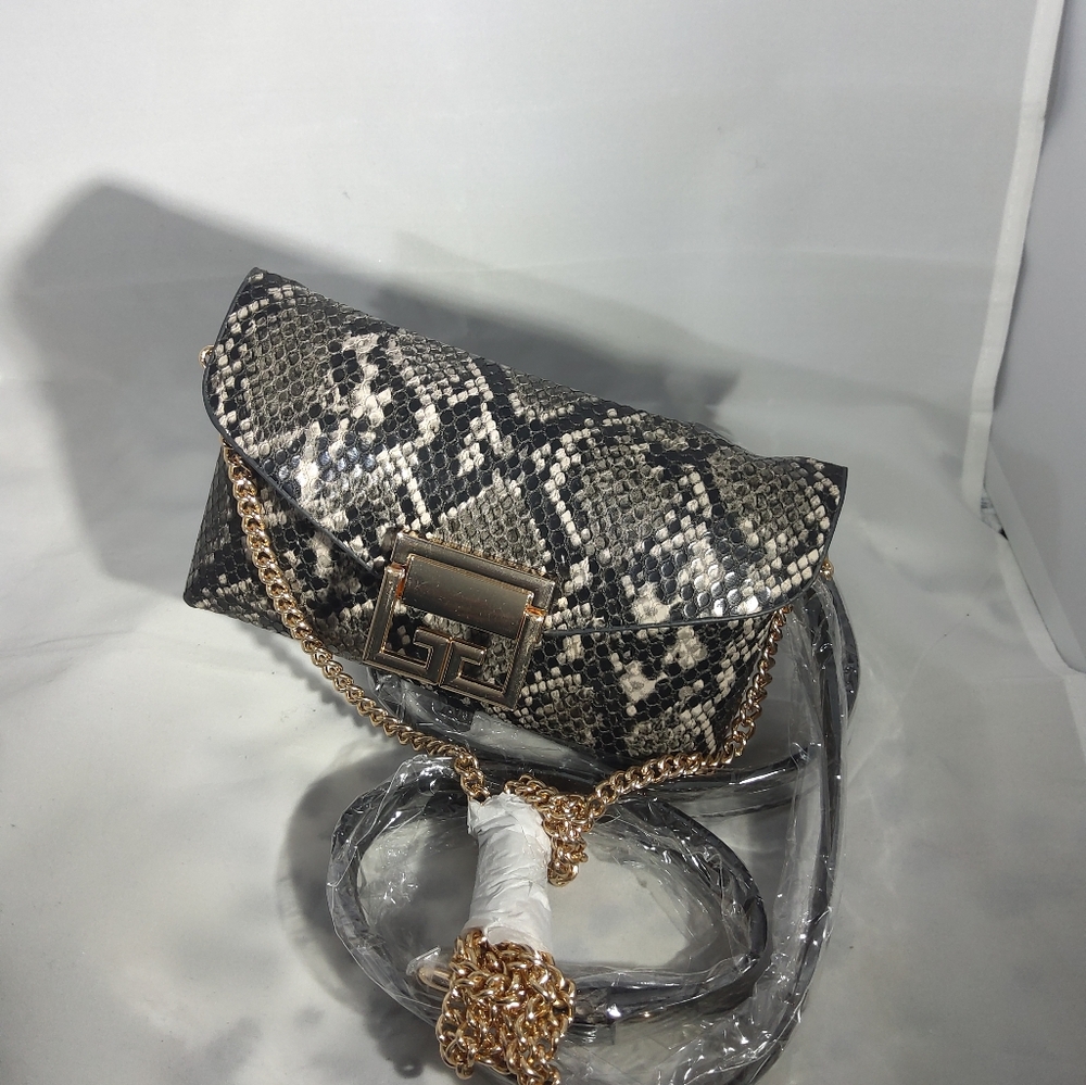 Purse/Fanny Pack - Picture 10 of 12